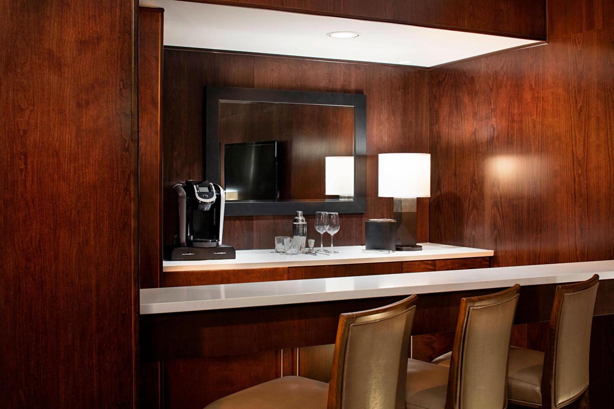 เดลต้า โฮเต็ล บาย แมริออท เอดมันตัน เซาท์ คอนเฟอเรนซ์ เซ็นเตอร์ Hotel ภายนอก รูปภาพ