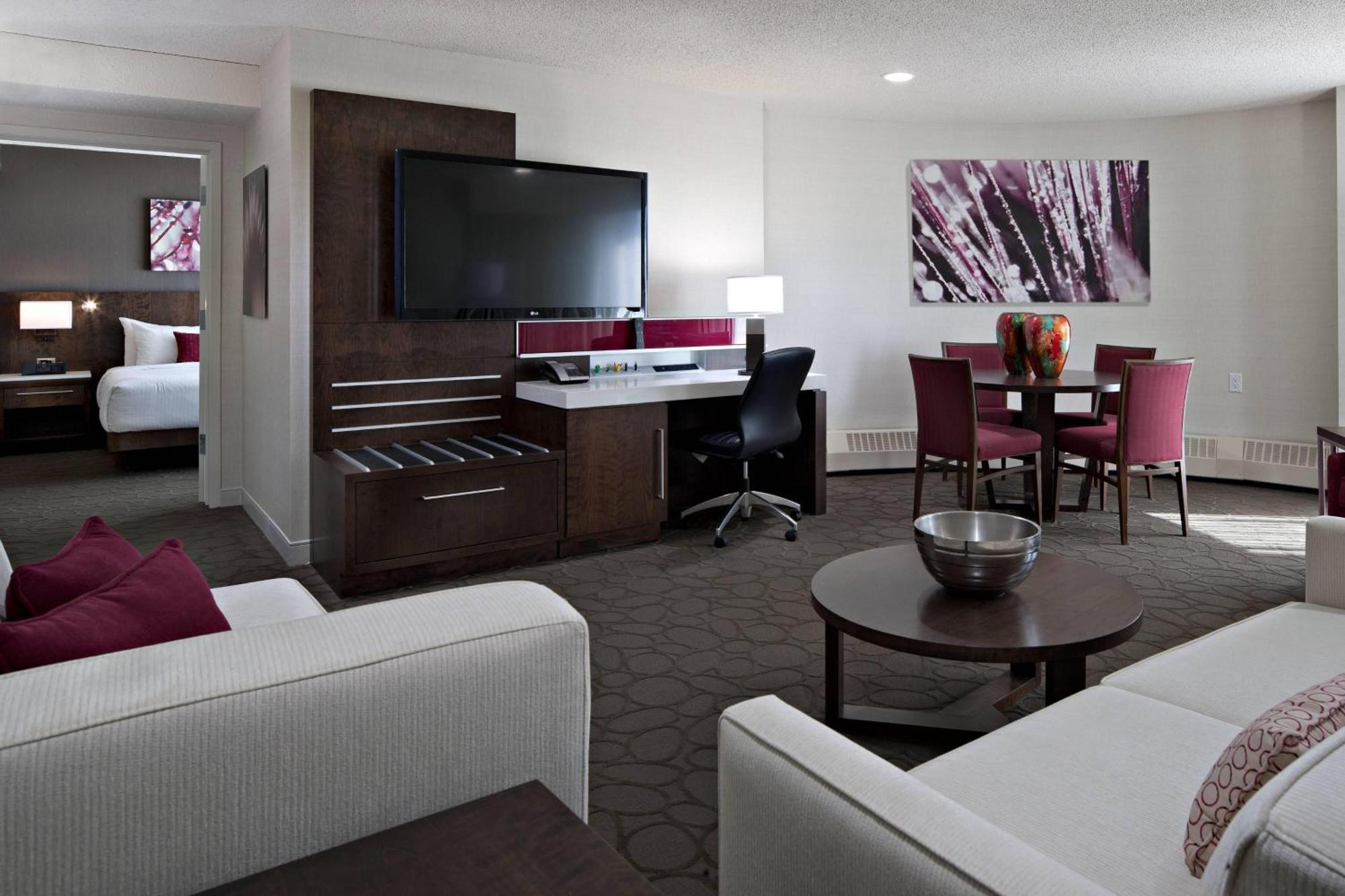 เดลต้า โฮเต็ล บาย แมริออท เอดมันตัน เซาท์ คอนเฟอเรนซ์ เซ็นเตอร์ Hotel ภายนอก รูปภาพ